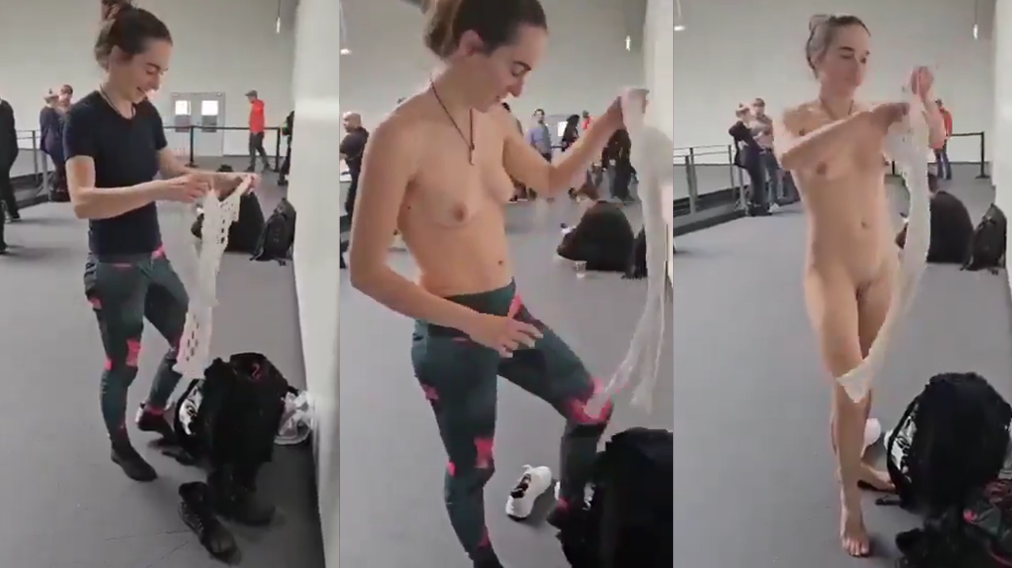 Dared to change clothes at the airport